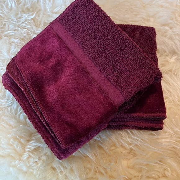 Burgundy Plush wash cloths- New with tags (not price tags) - Picture 3 of 5